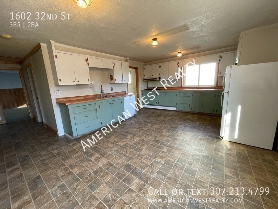 1602 32nd St property image