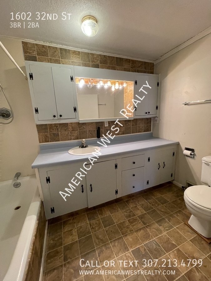 1602 32nd St property image