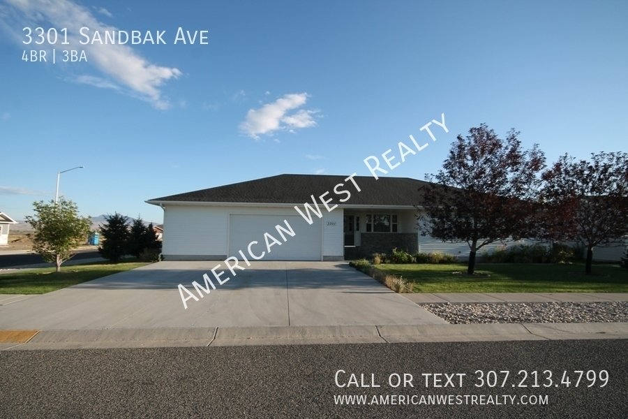 Large 4bed/3bath/2car property image