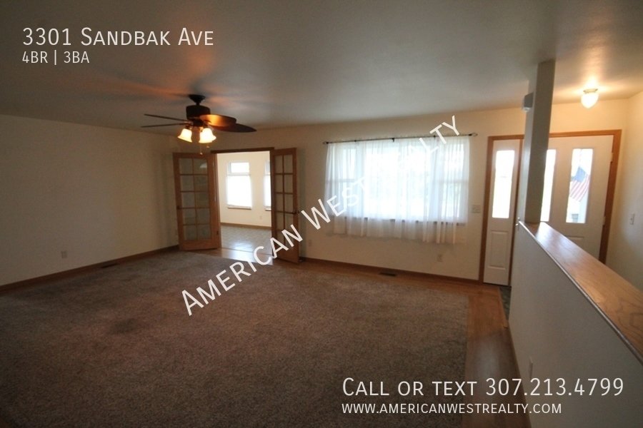 Large 4bed/3bath/2car property image