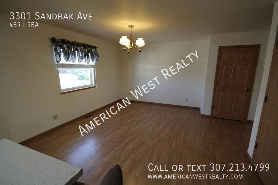 Large 4bed/3bath/2car property image