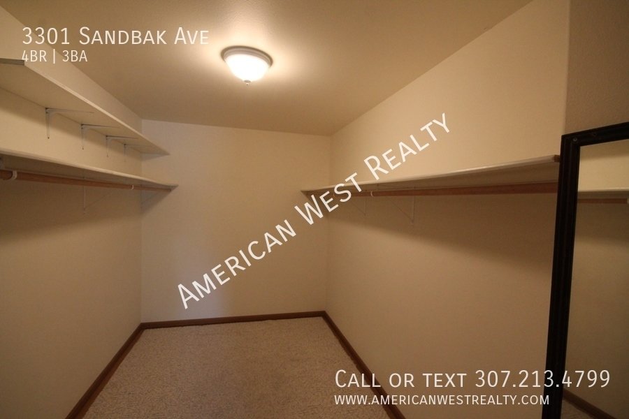 Large 4bed/3bath/2car property image