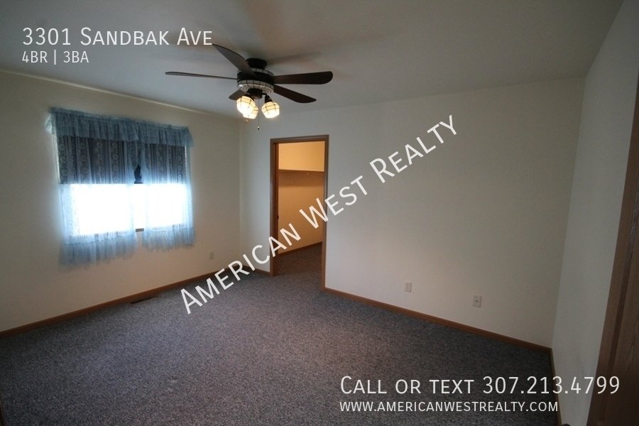 Large 4bed/3bath/2car property image