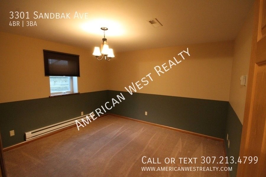 Large 4bed/3bath/2car property image