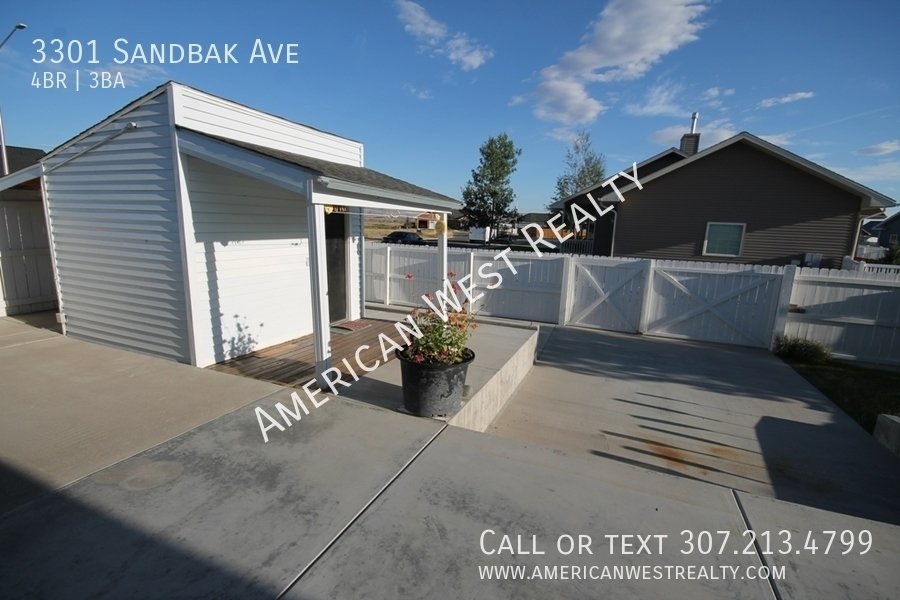 Large 4bed/3bath/2car property image