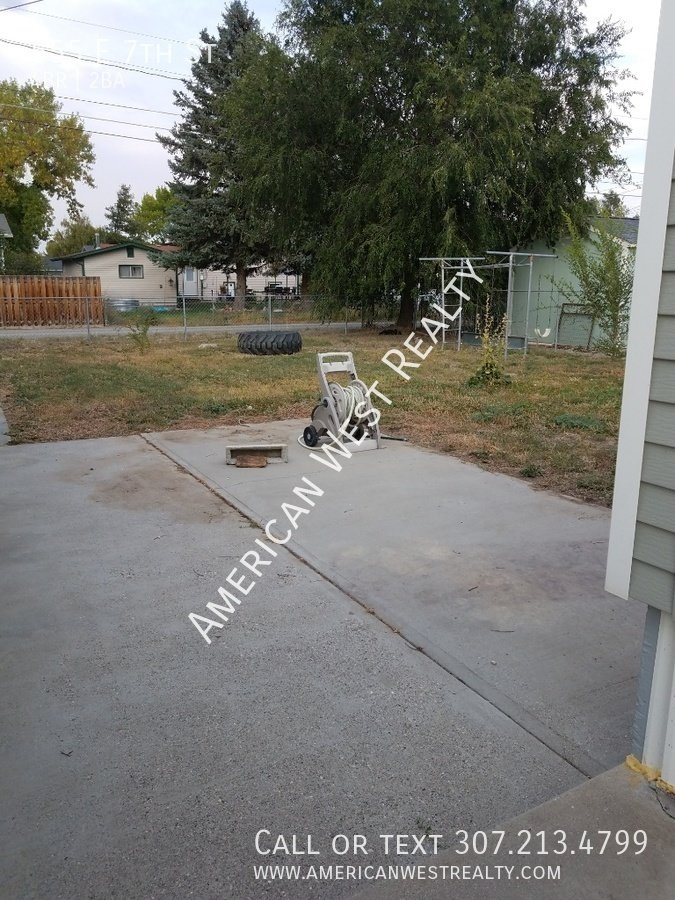 555 E 7th St property image