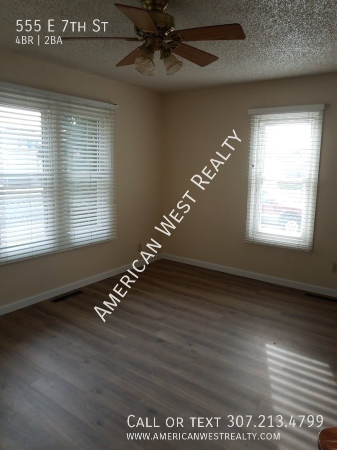 555 E 7th St property image