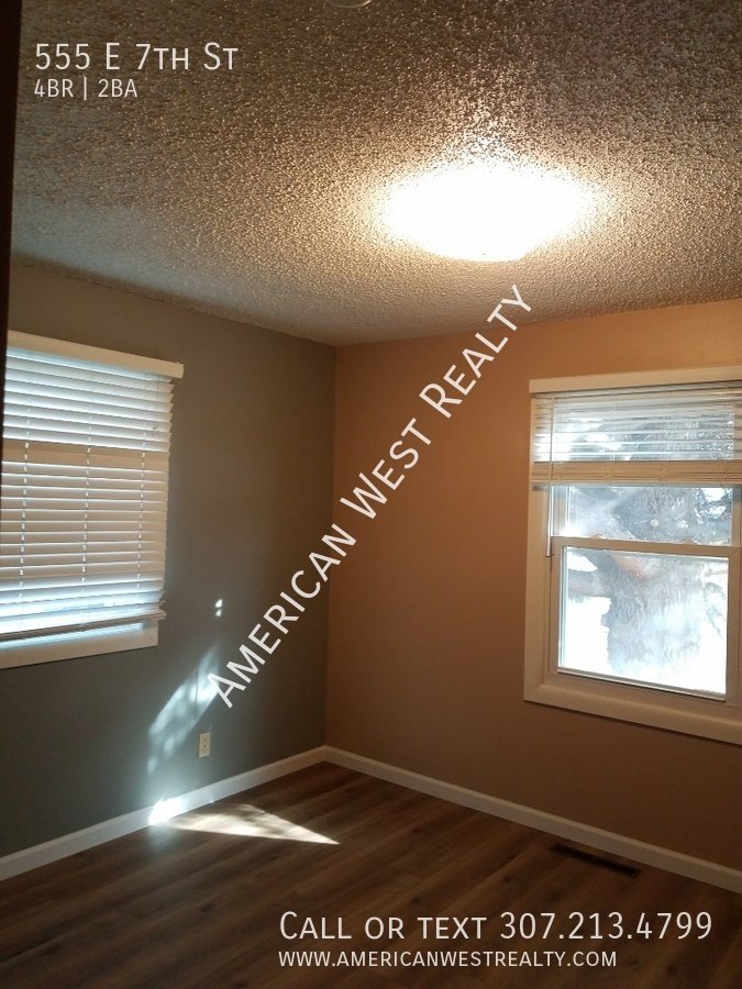 555 E 7th St property image