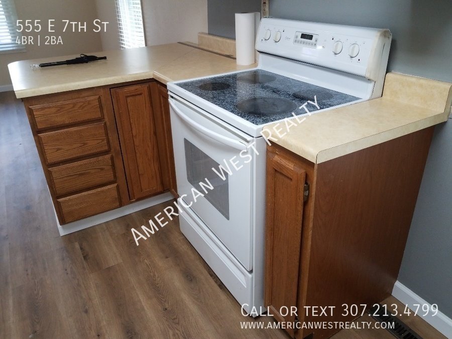 555 E 7th St property image