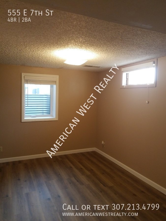 555 E 7th St property image