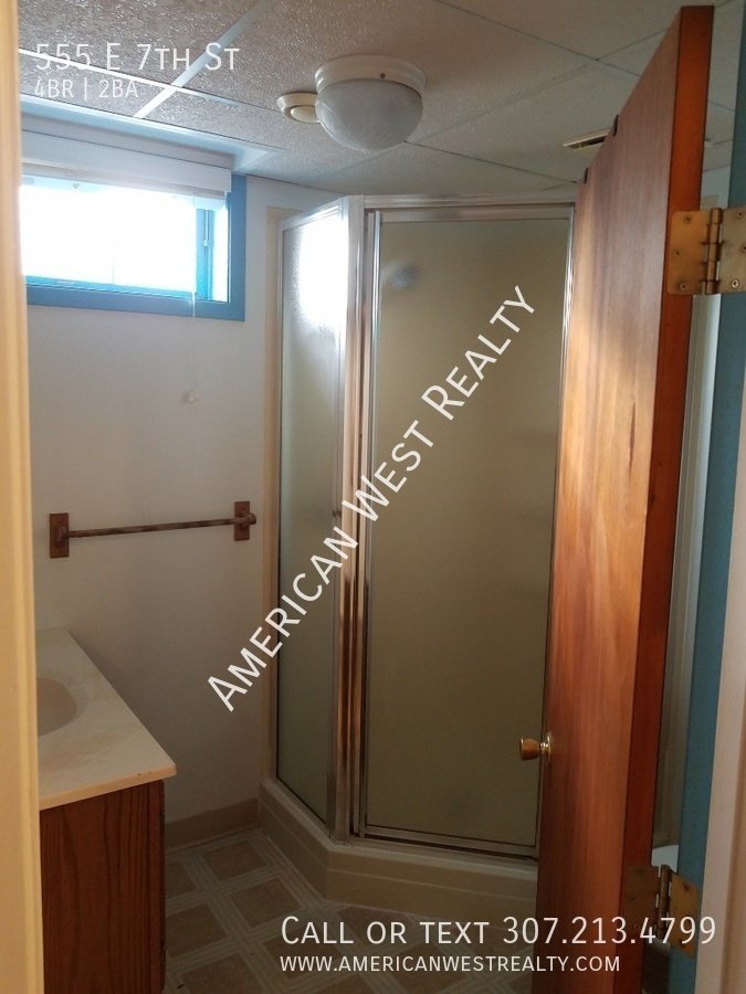 555 E 7th St property image