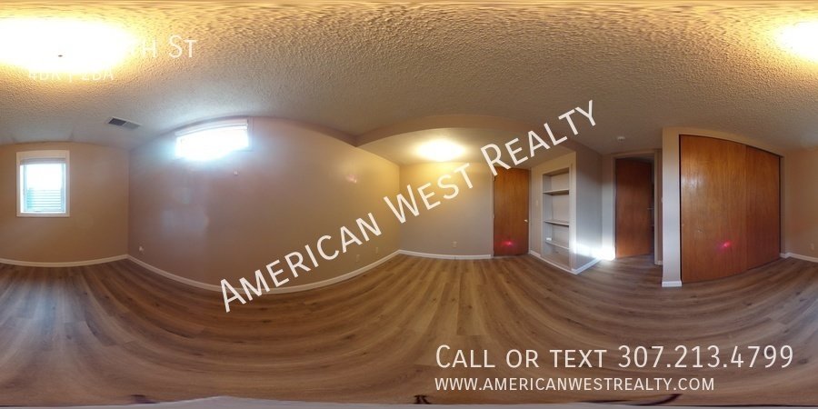 555 E 7th St property image