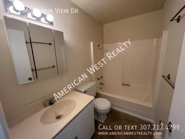 3 Bed, 1.5 Bath Townhouse property image