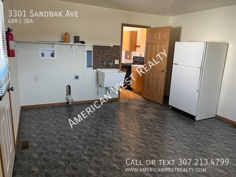 Large 4bed/3bath/2car property image