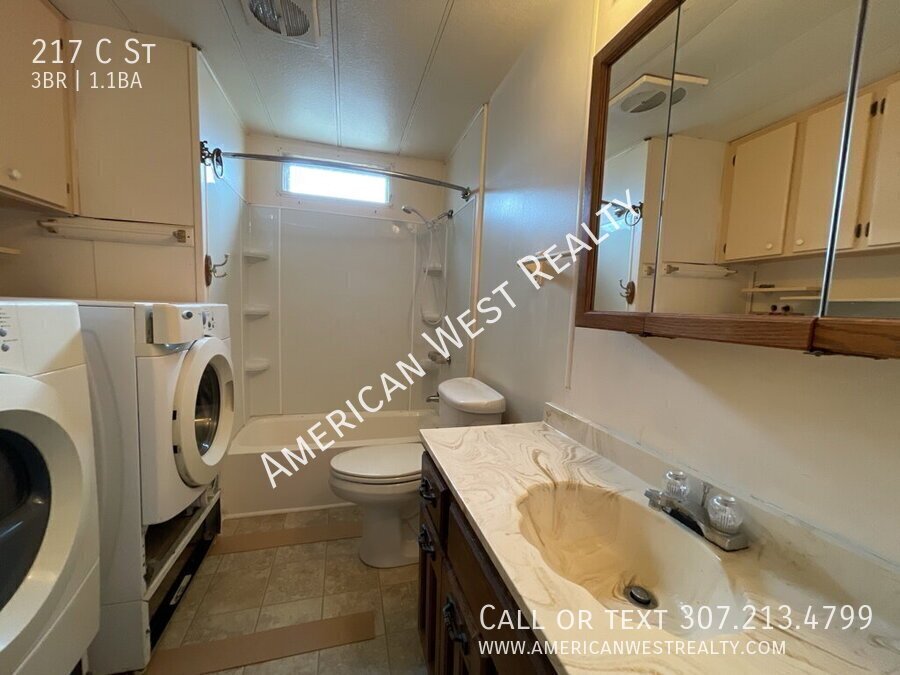 217 C St property image