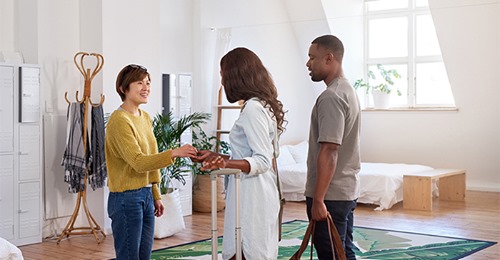 Hosting Guests? Little Touches That Take Your Guest Room to Hotel Heights